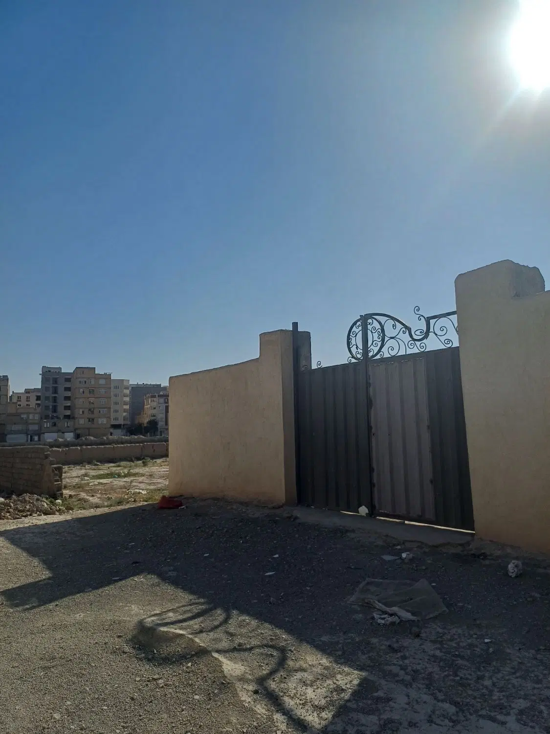 640 متر  چهار دیواری سند دار