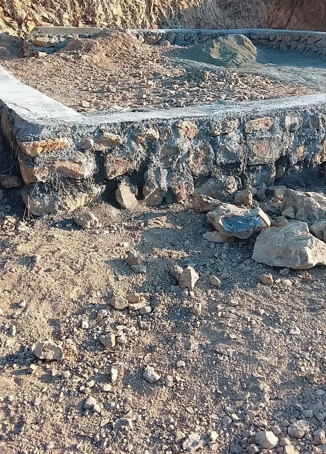 زمین صدمتری نایسر روبه روی مدرسه صنعتگران