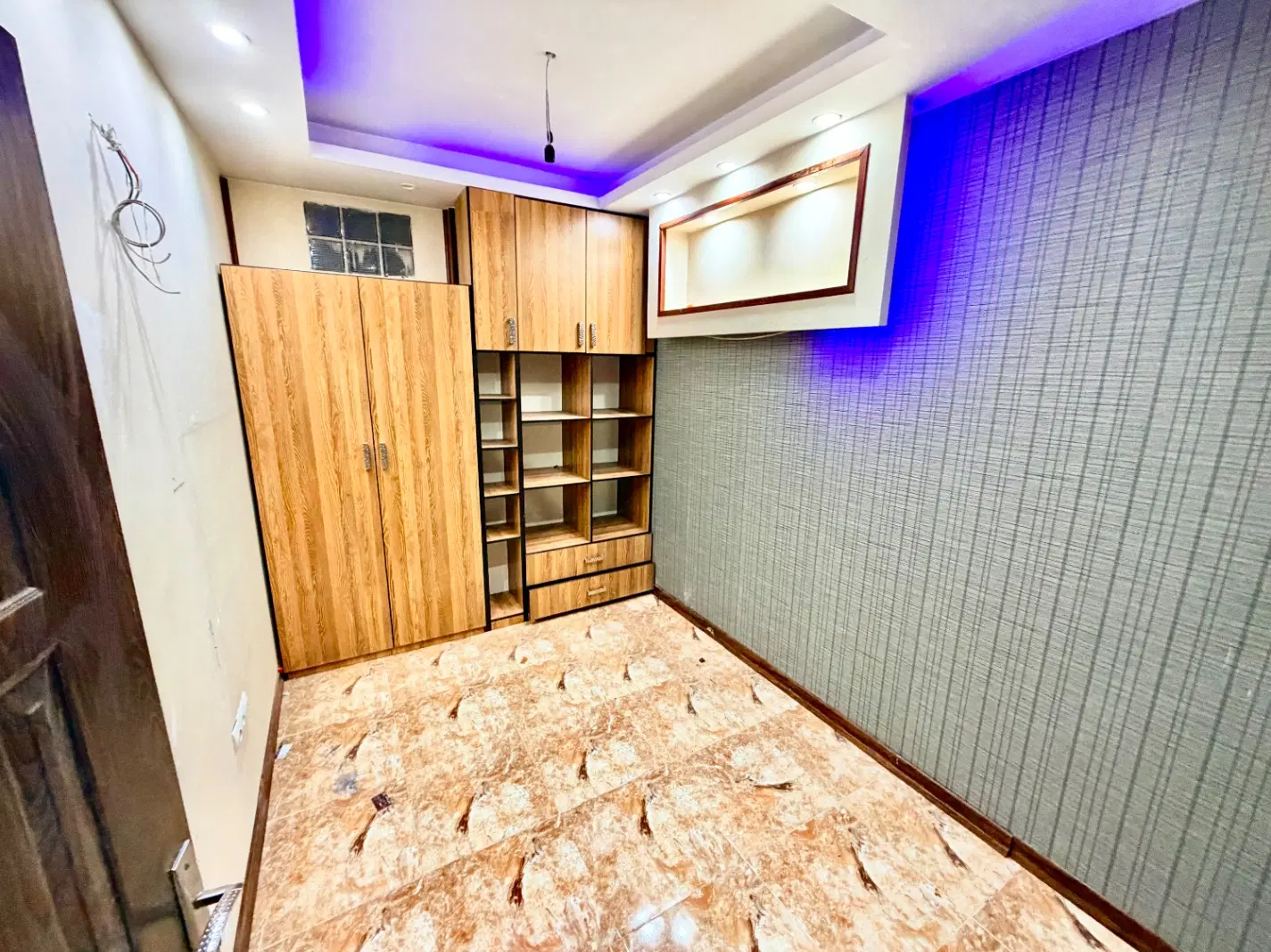 ۱۱۵ متر با آسانسور طبقه اخر با ویو کانال و تندرستی