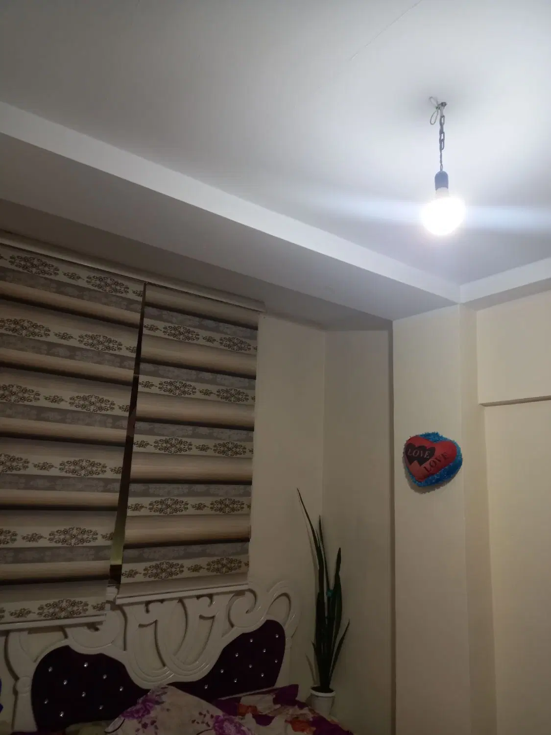 آپارتمان بر خیابان اندیشه