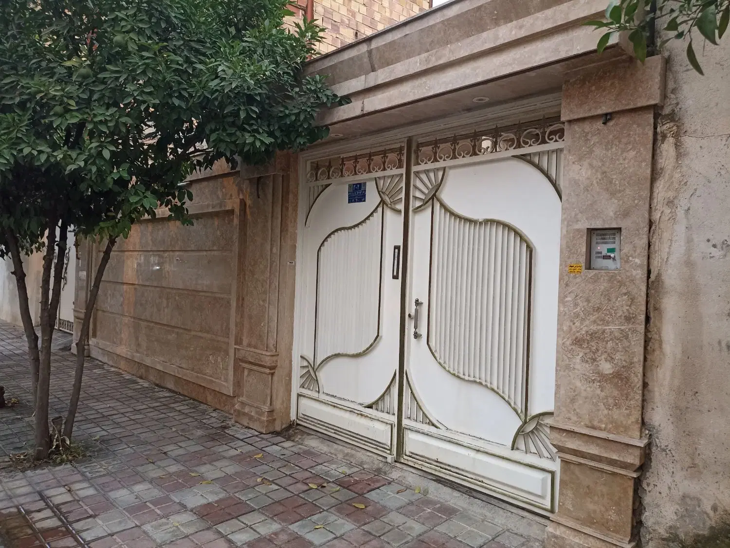 فروش یک باب منزل مسکونی