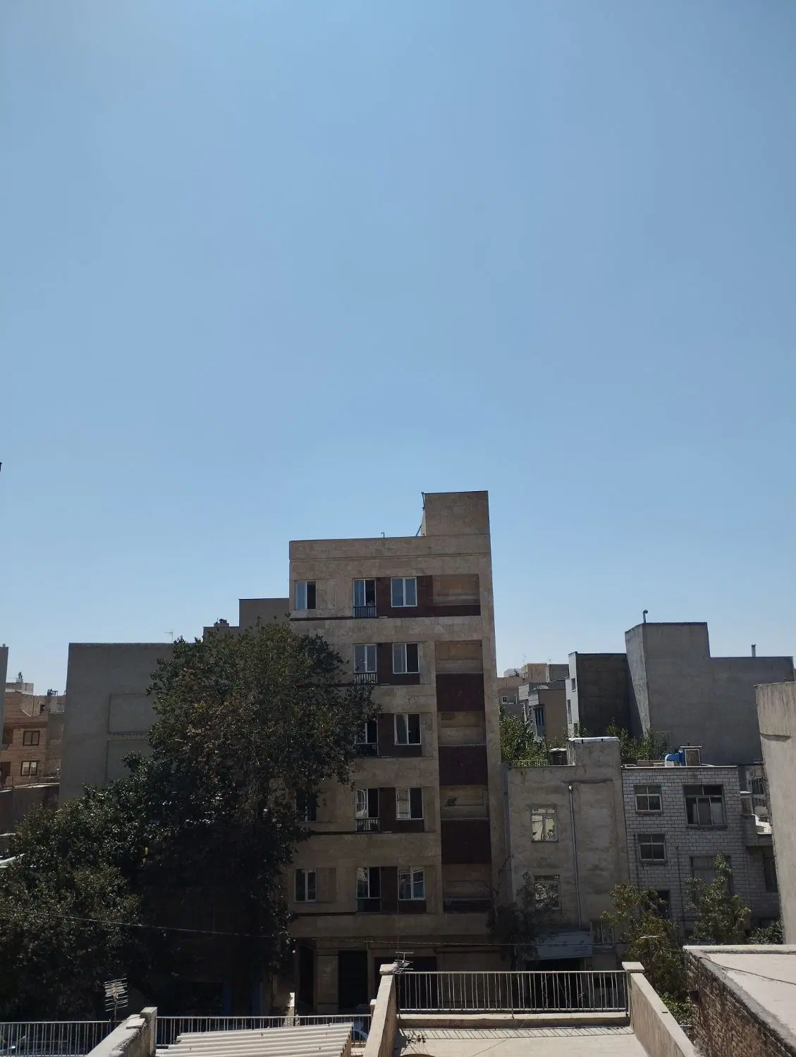 ۶۷ متری پارکینگ آسانسور بریانک حسام قابل تبدیل