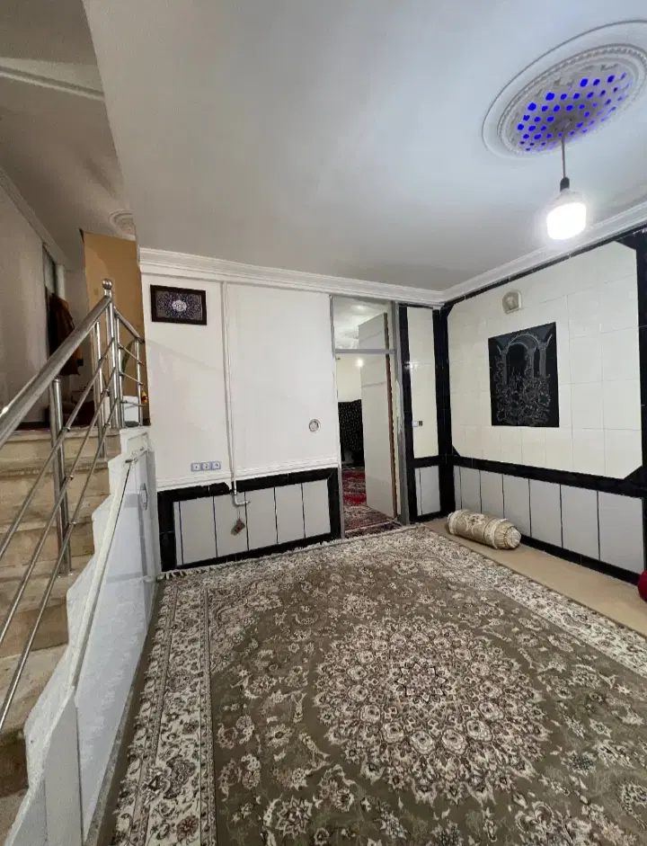 فروش خانه 2 طبقه با پارکینگ.سند دار