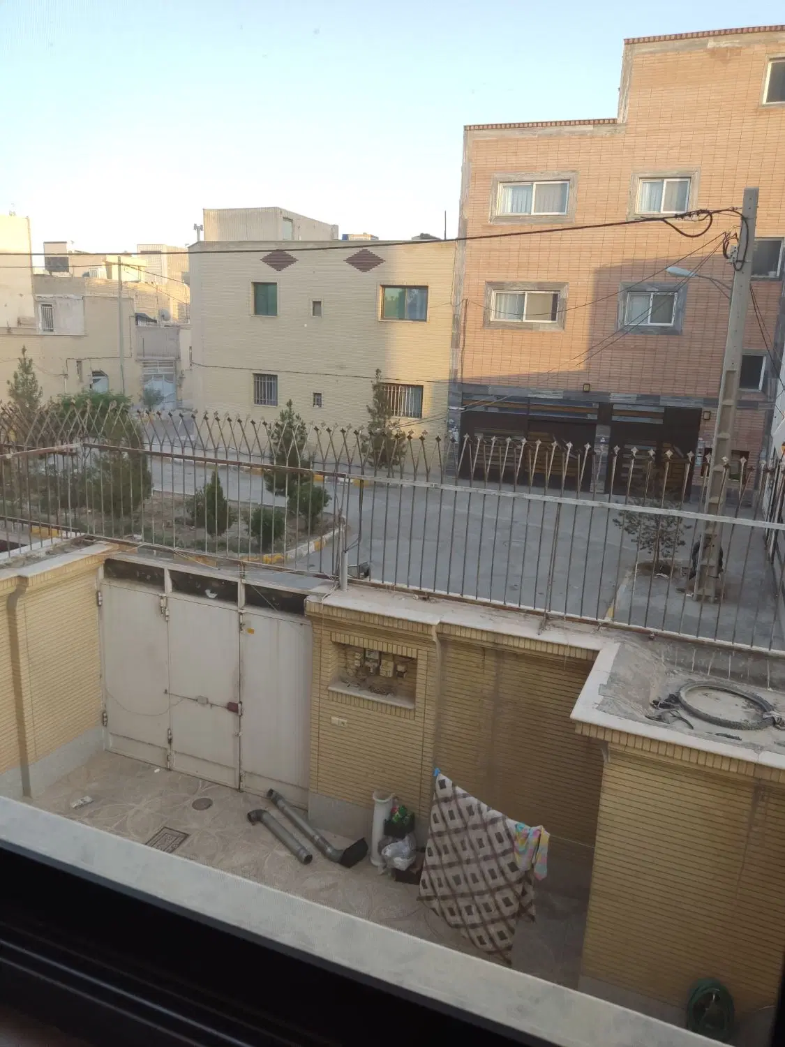 دو طبقه فروشی