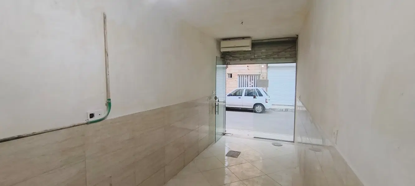 مغازه (نزدیک بازار و در دید مناسب)