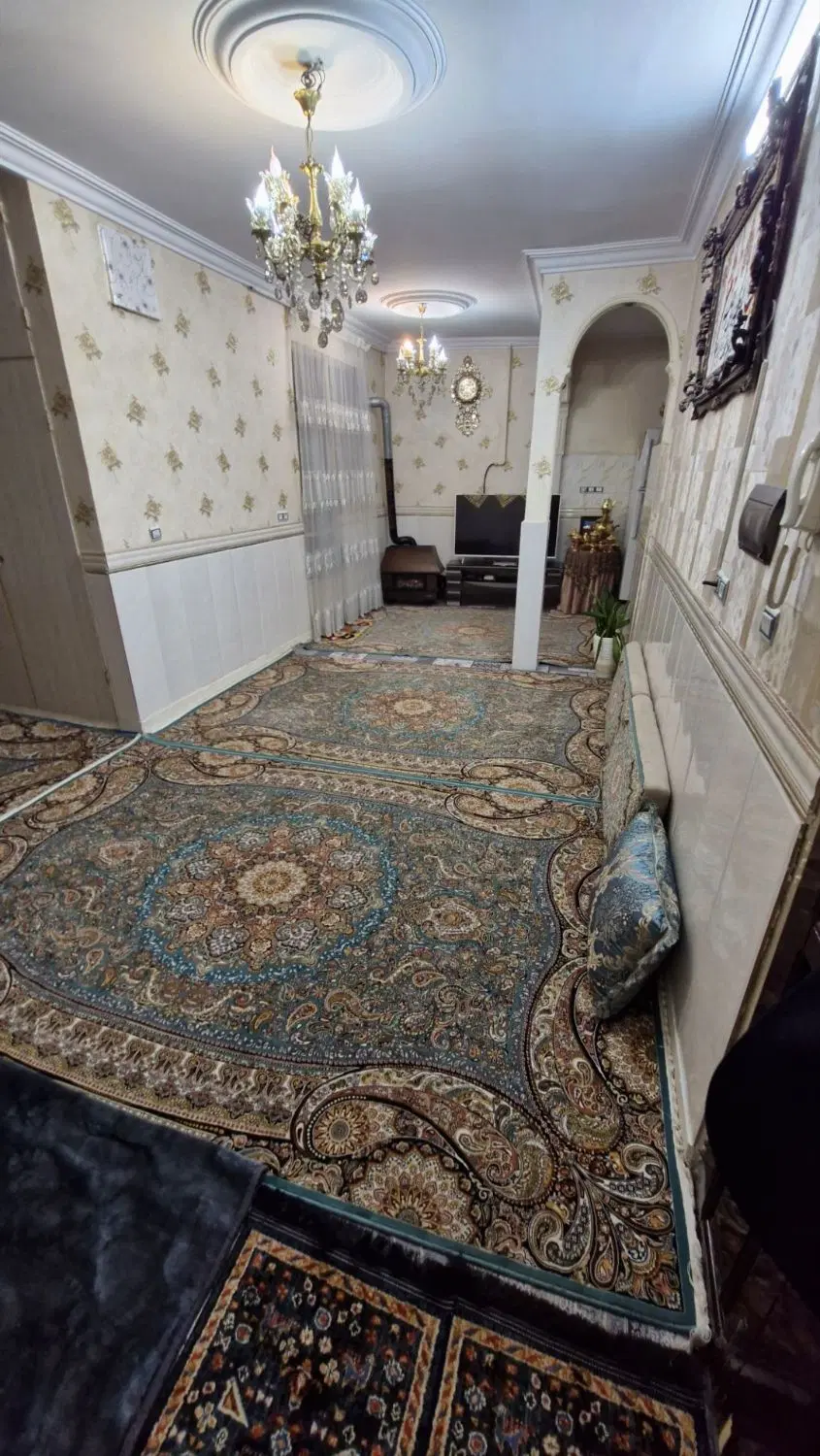 خانه ۳ طبقه کامل در طراوت شمالی زیر قیمت پول لازم