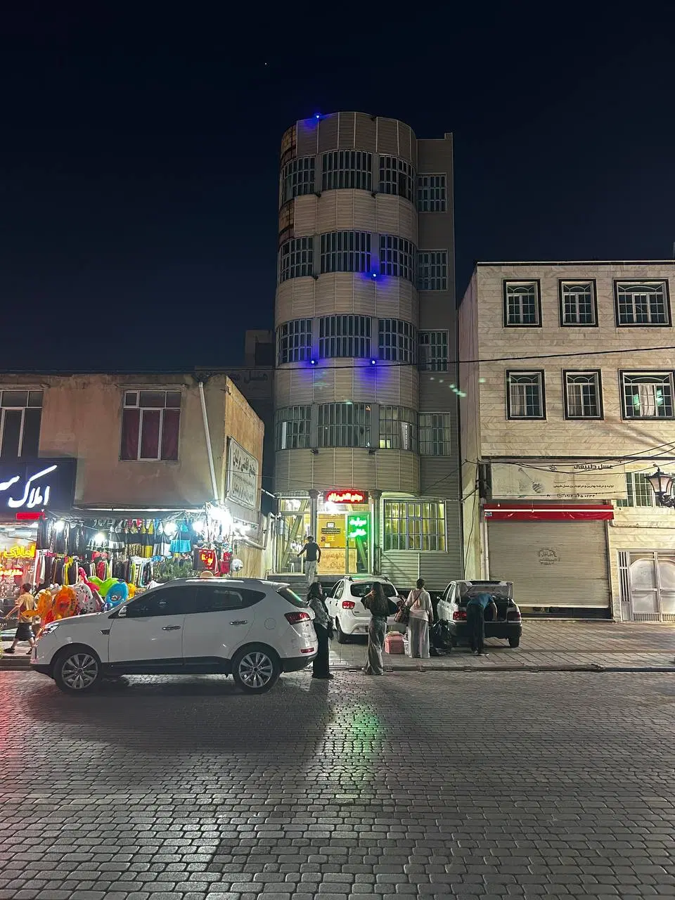 ساختمان مسکونی