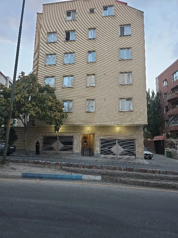 فروش آپارتمان ۱۱۷متر جنوبی دونبش زعفرانیه