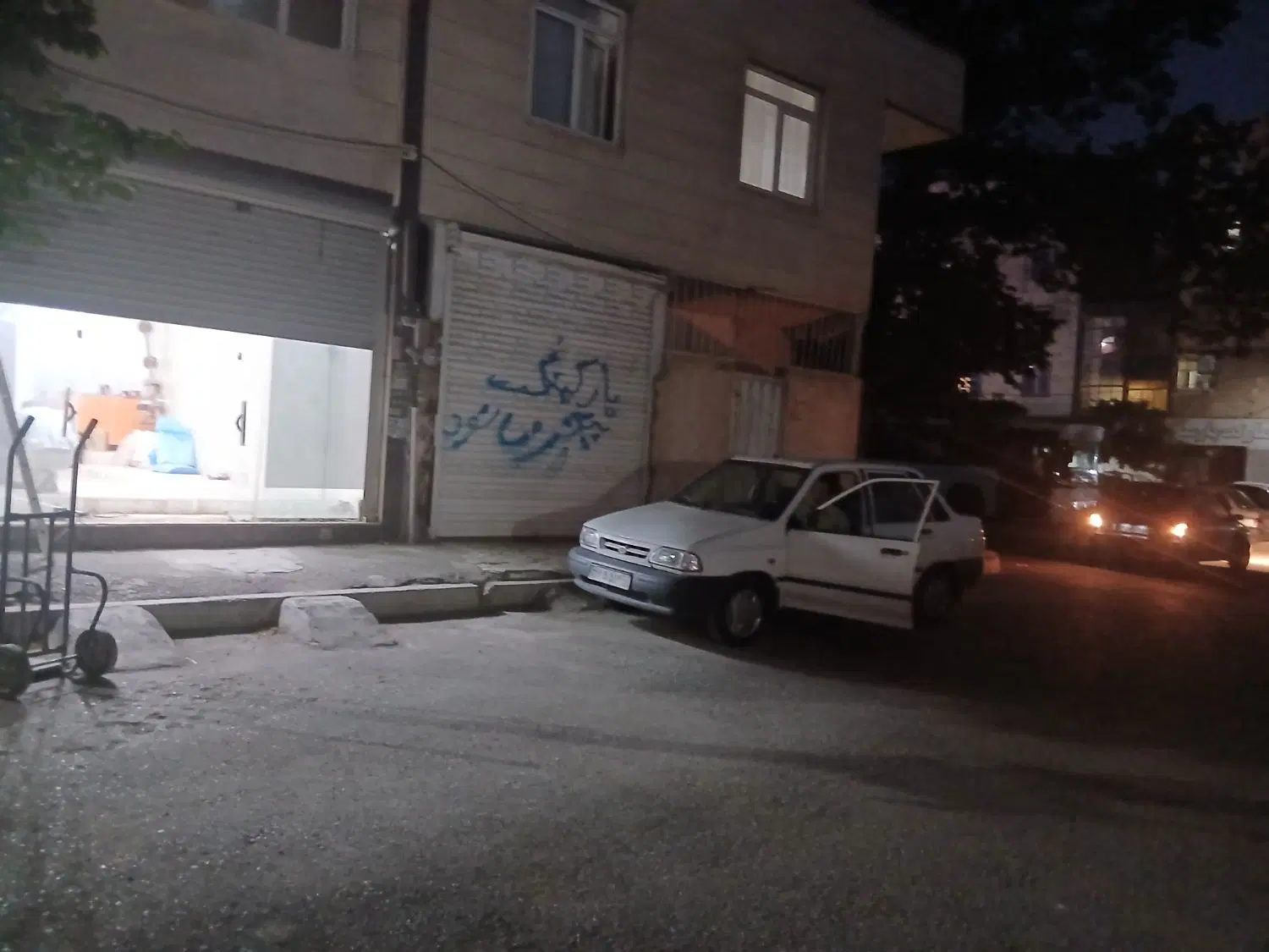مغازه ۴۰ متری با تمام امکانات