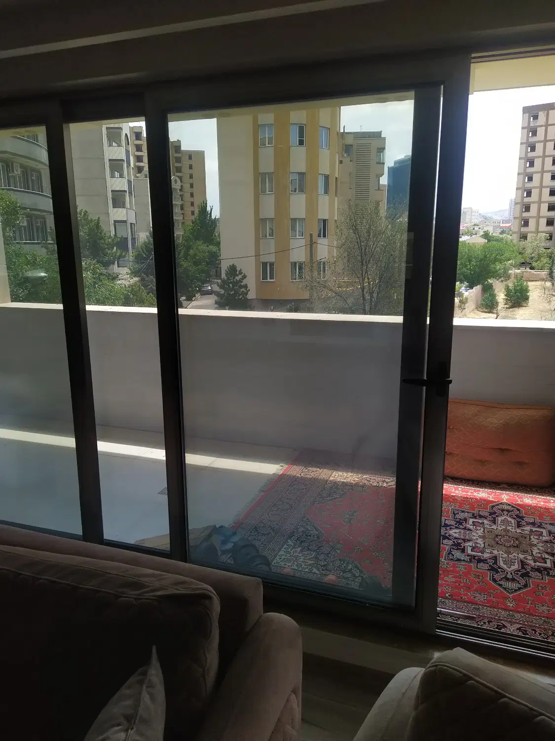 آپارتمانی زیبا وخوب درمحله آرام وخوب ایل گلی سینا