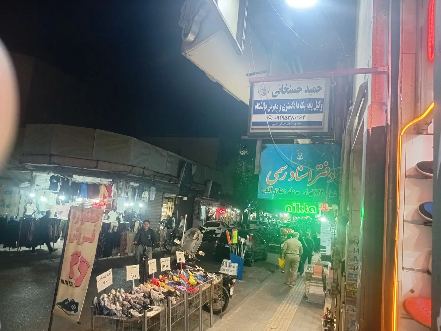 منزل مسکونی با 20 متر مغازه تجاری
