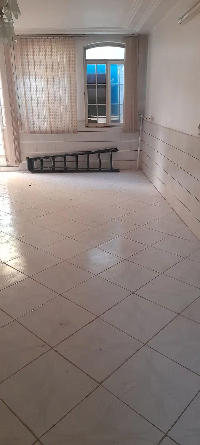 زیرزمین اجاره ای