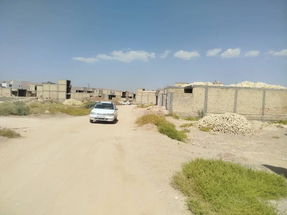 زمین مسکونی کرونی درب حیاط