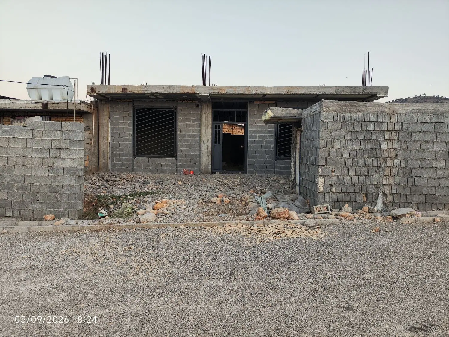 منزل مسکونی نیمه ساز