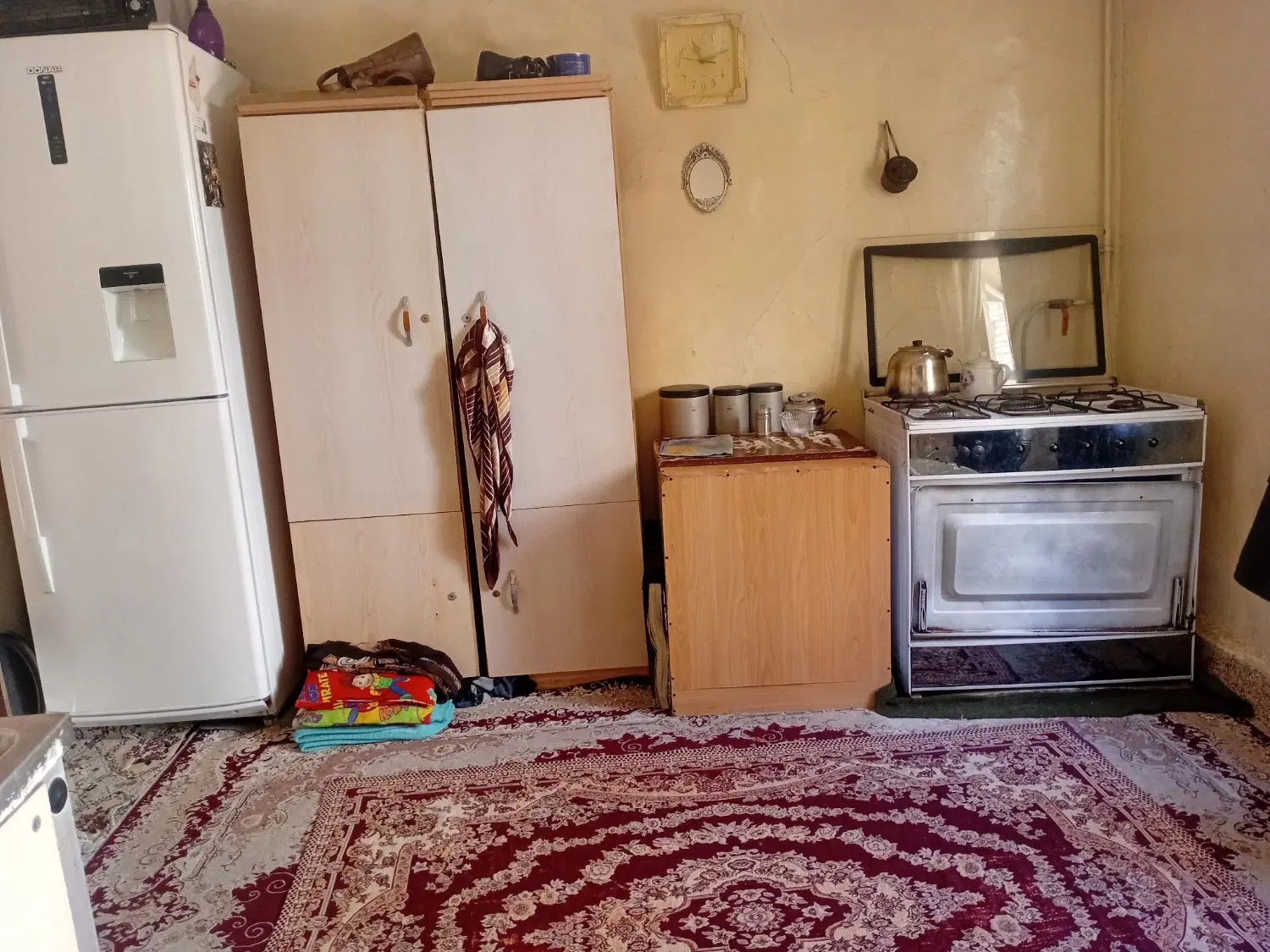 حیاط آخر مفتح
