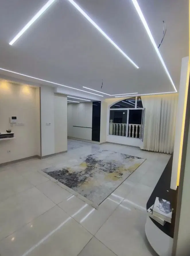 آپارتمان دو خوابه ۱۲۰ متری جنوبی درب از حیاط