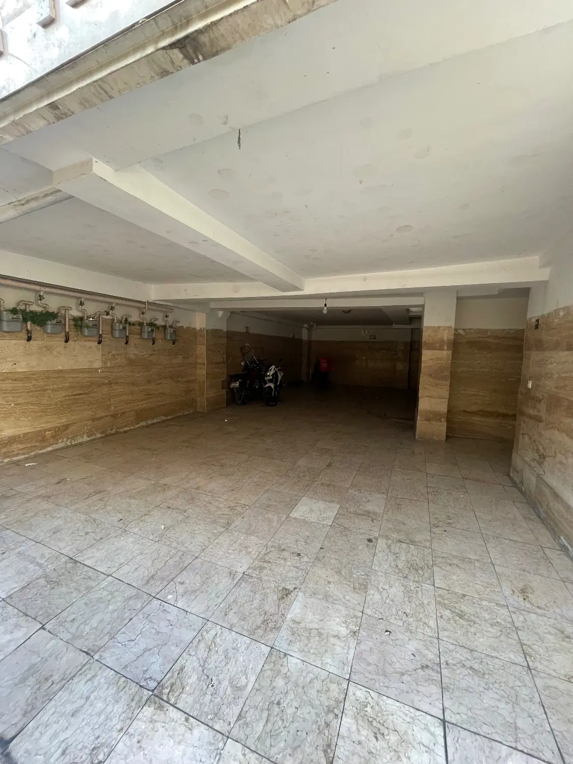 واحد ۴۲متری فول امکانات