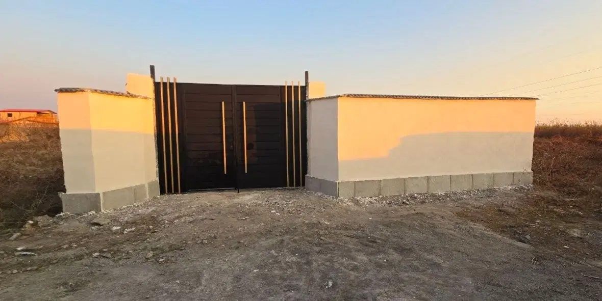 زمین  ۴ دیواری ۲۹۸ متر