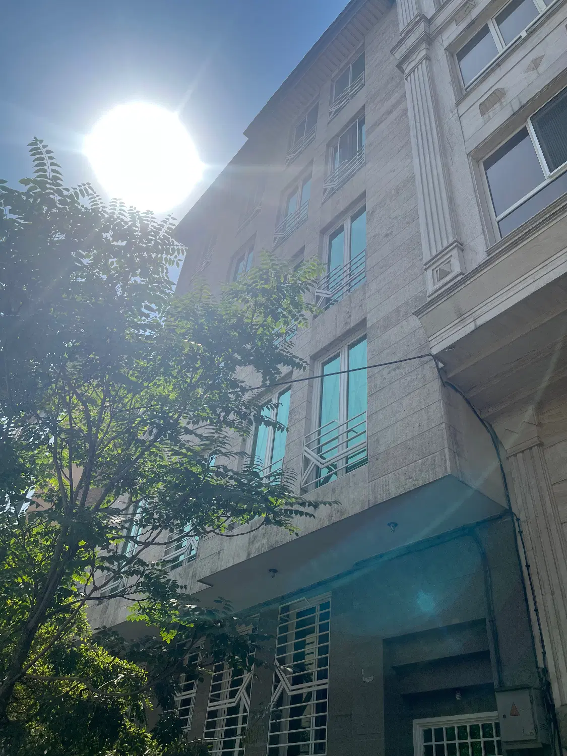 میدان ملت ۸۷ متر _ دو خوابه