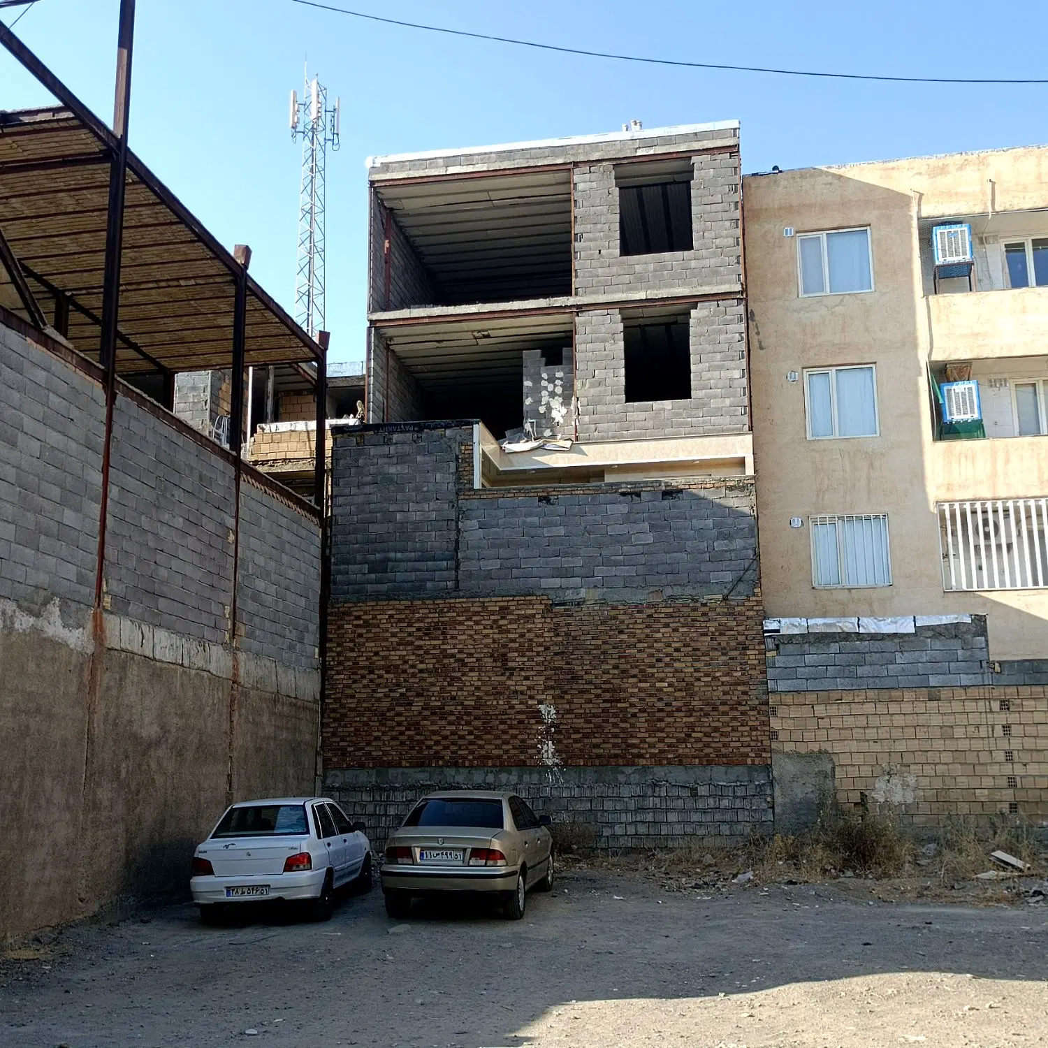 خانه مسکونی 128 متری طبقه سوم در شهرک دوشان