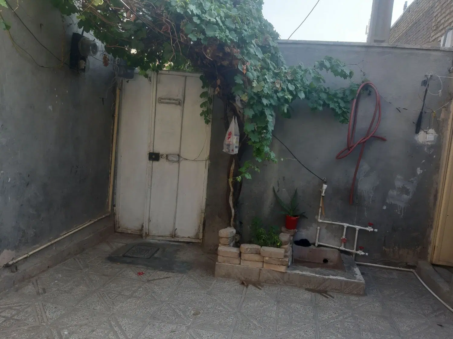 فروش منزل مسکونی ۹۰ متری