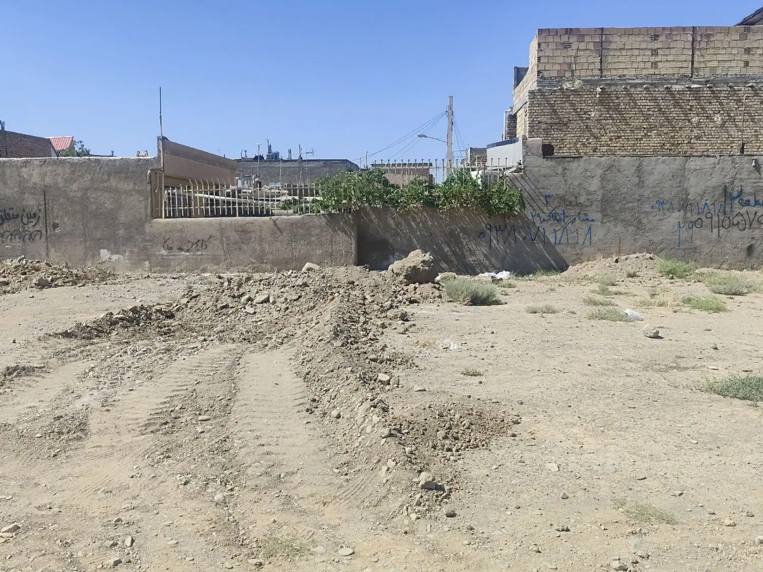 زمین فروشی