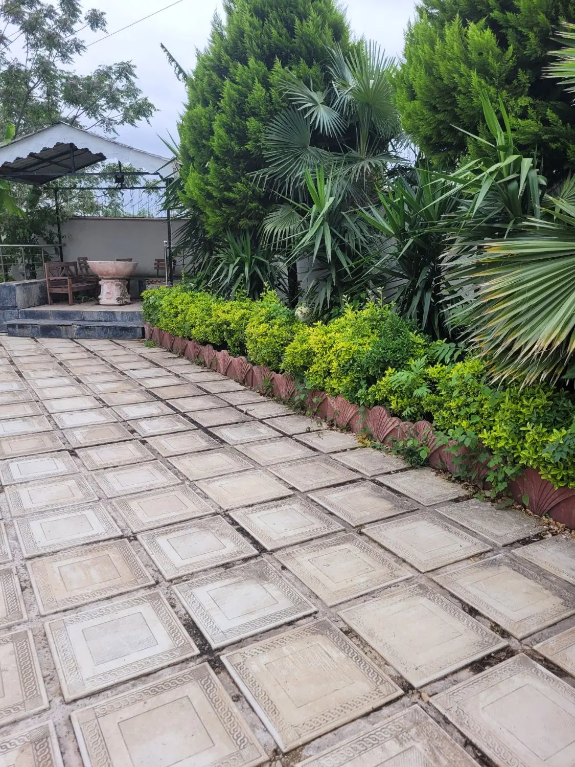 یک قطعه زمین در بر خیابان جانبازان غربی