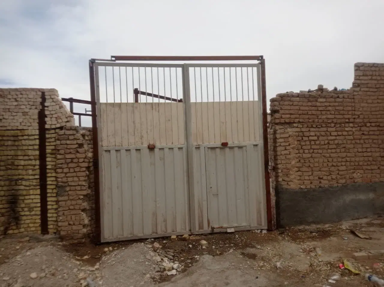 قلعه بزرگ و تمیز