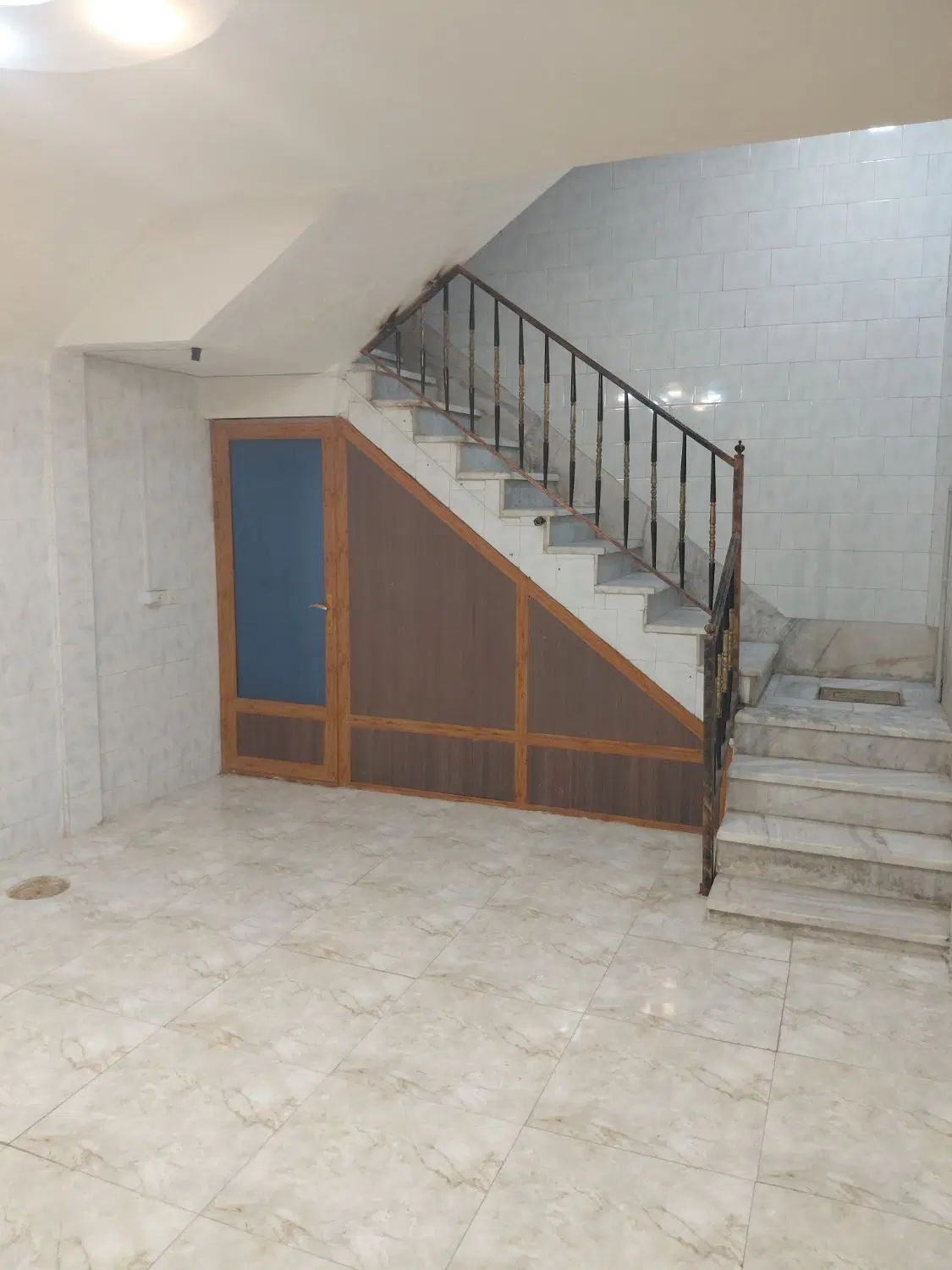 اجاره زیر زمین تجاری در هشت بهشت شرقی