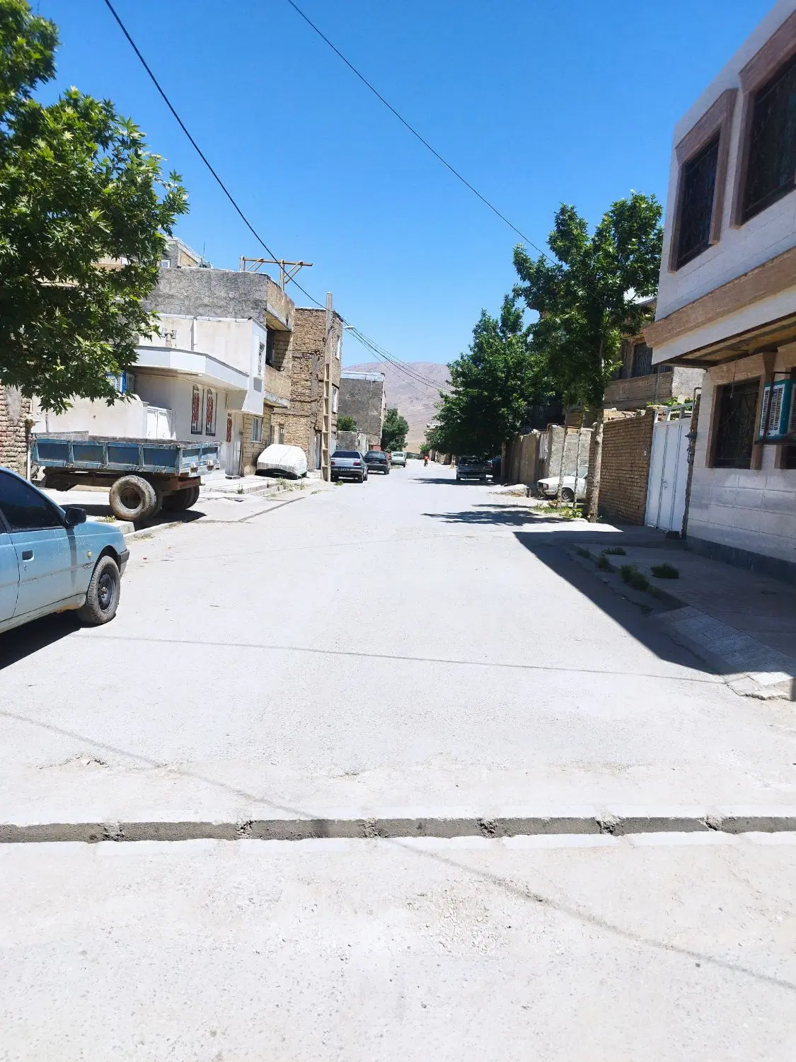 زمین دوچشمه