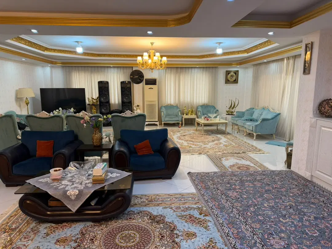 ۲۱۸متری درپادادشهر___۴ خواب. معاوضه با تویوتا