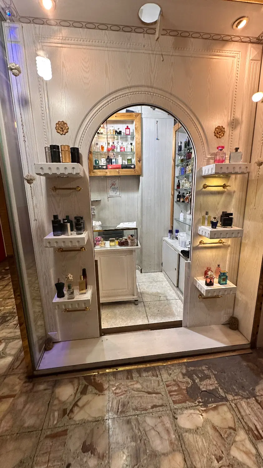اجاره مغازه ۴ متری جمهوری کنار پاساژ شانزلیزه