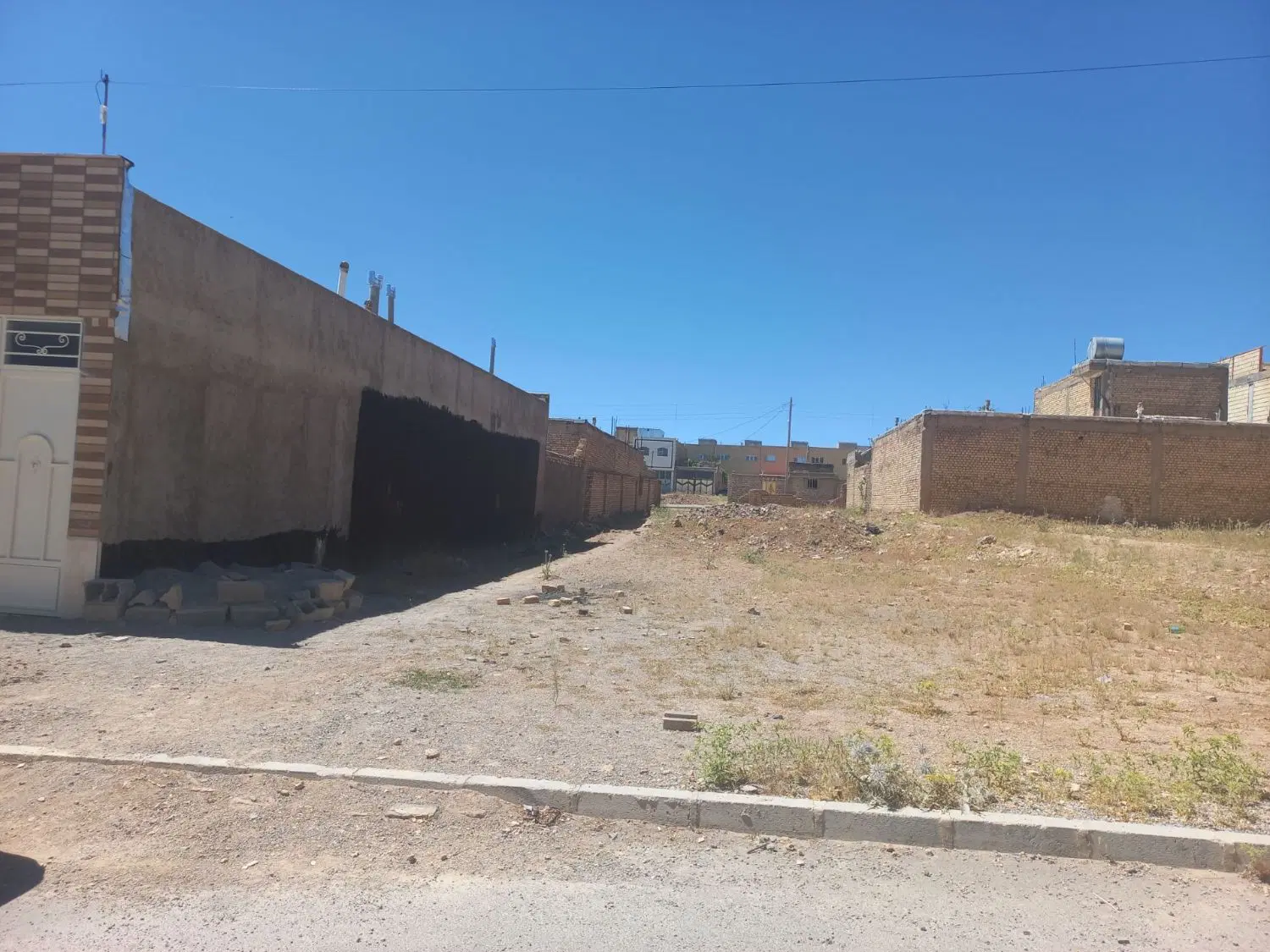 زمین در نقنه