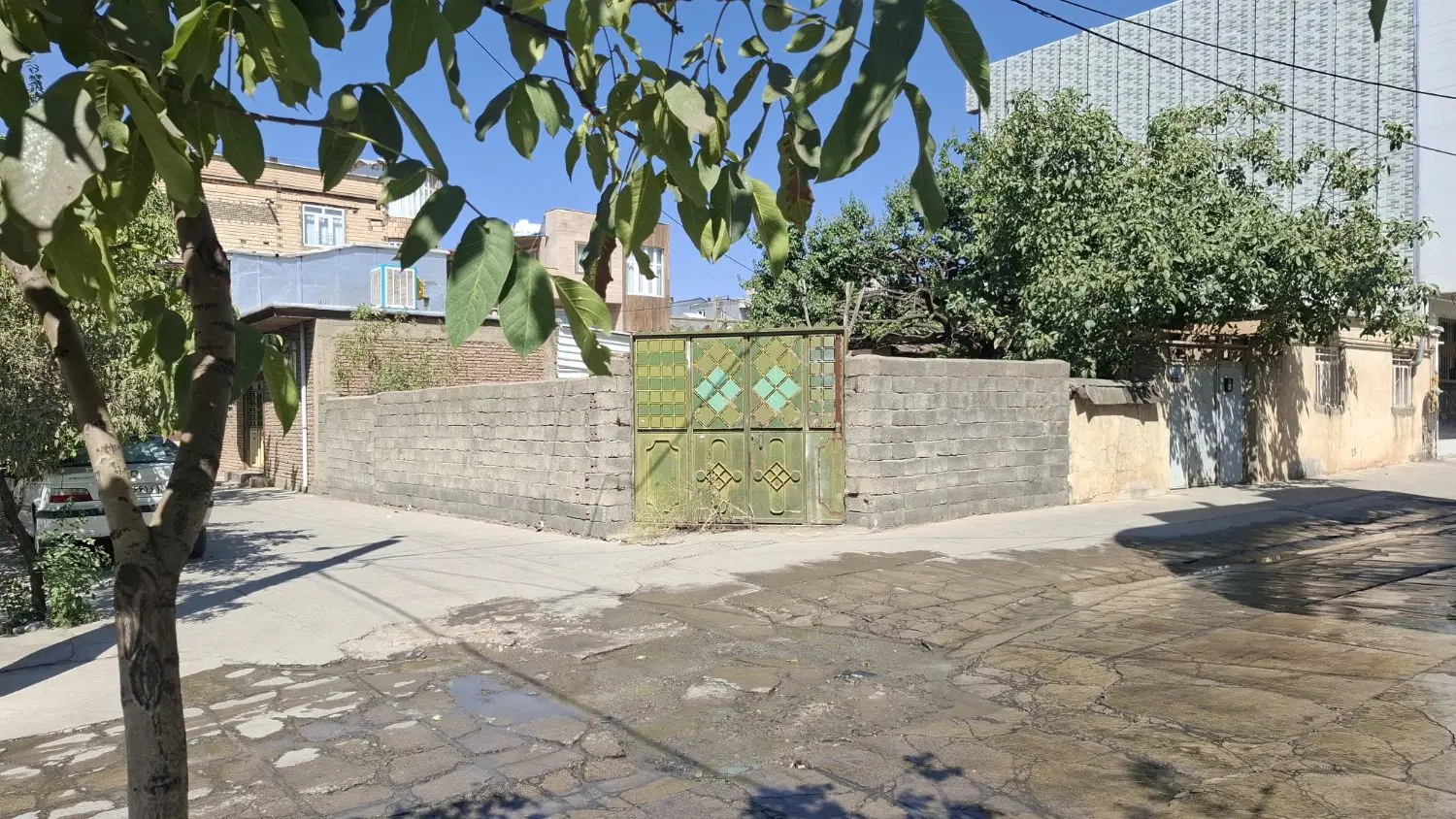 منزل مسکونی تجاری ۲۶۰ متر