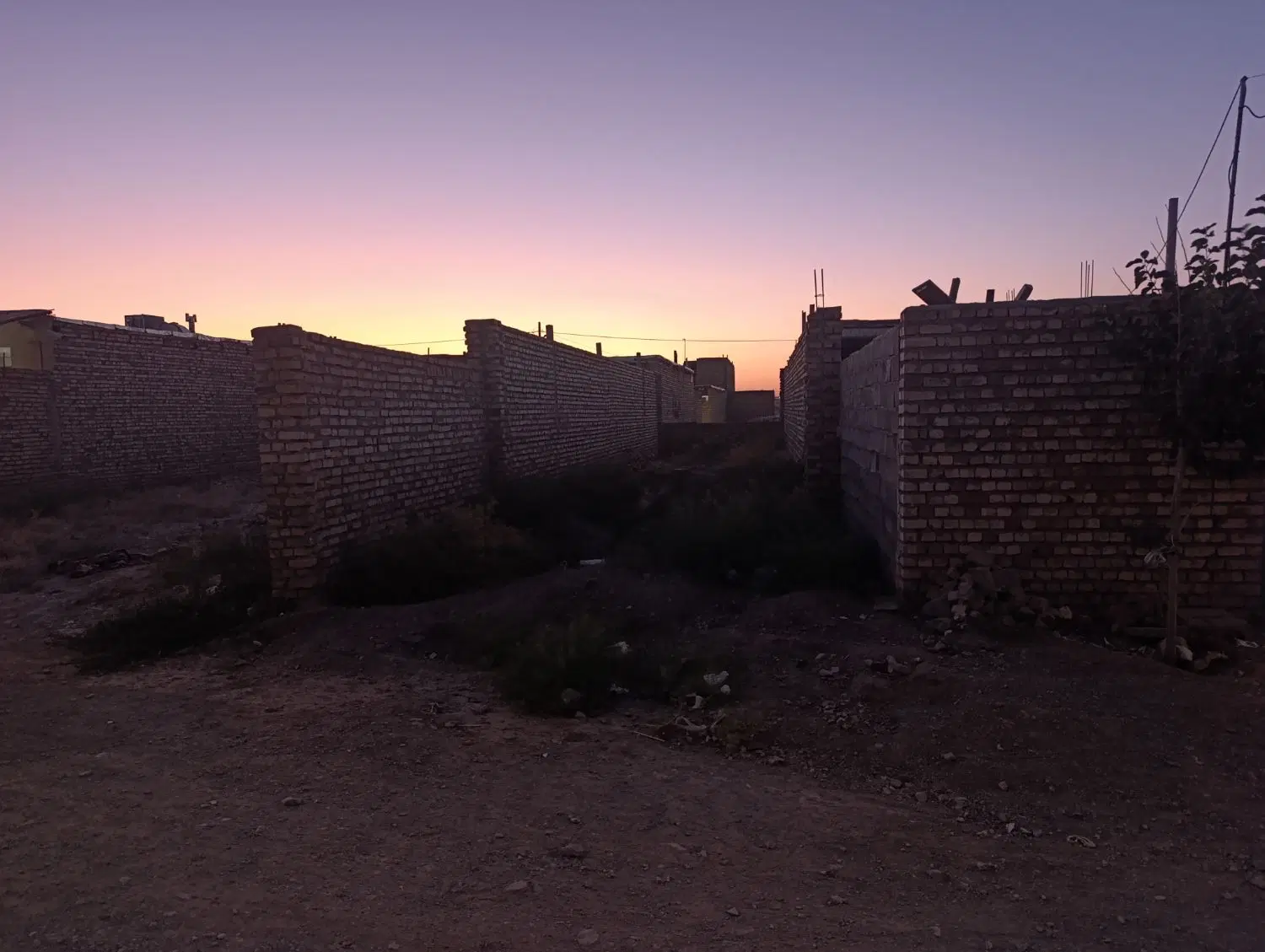 زمین فروشی