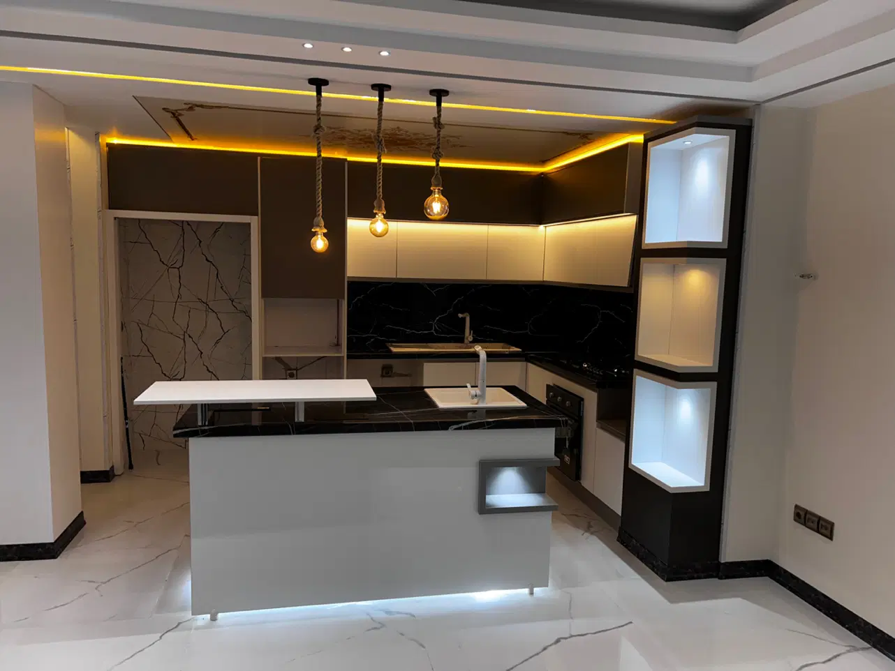 آپارتمان ۳ خوابه تاپ لوکیشن فاز۲ ورودی (تخفیف)