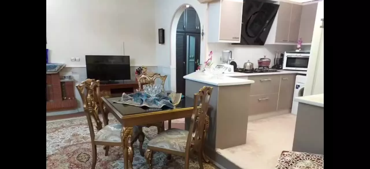 ۳طبقه مسکونی و ۱ تجاری بر اصلی جمهوری زیر قیمت