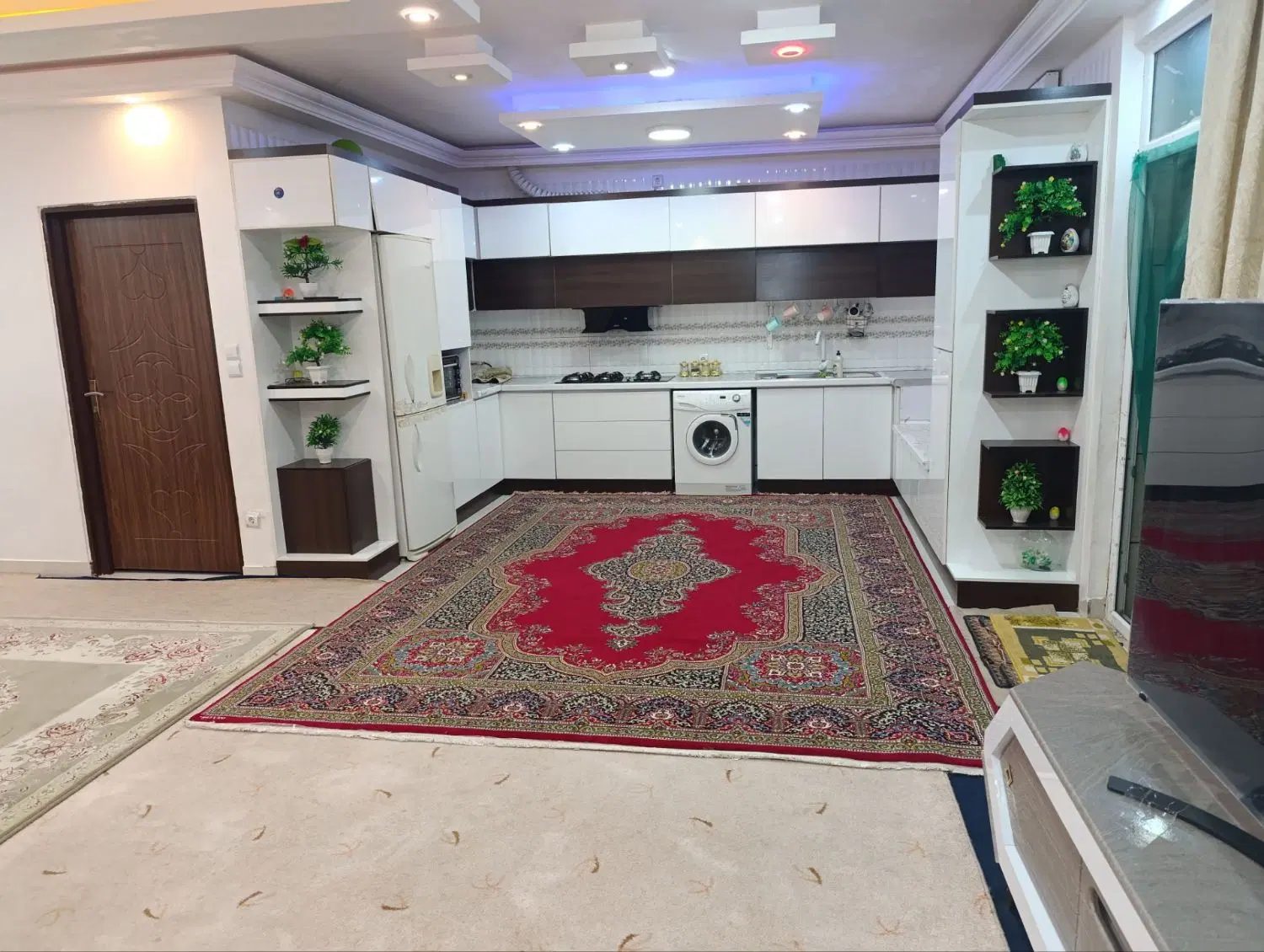 ملک وزمین