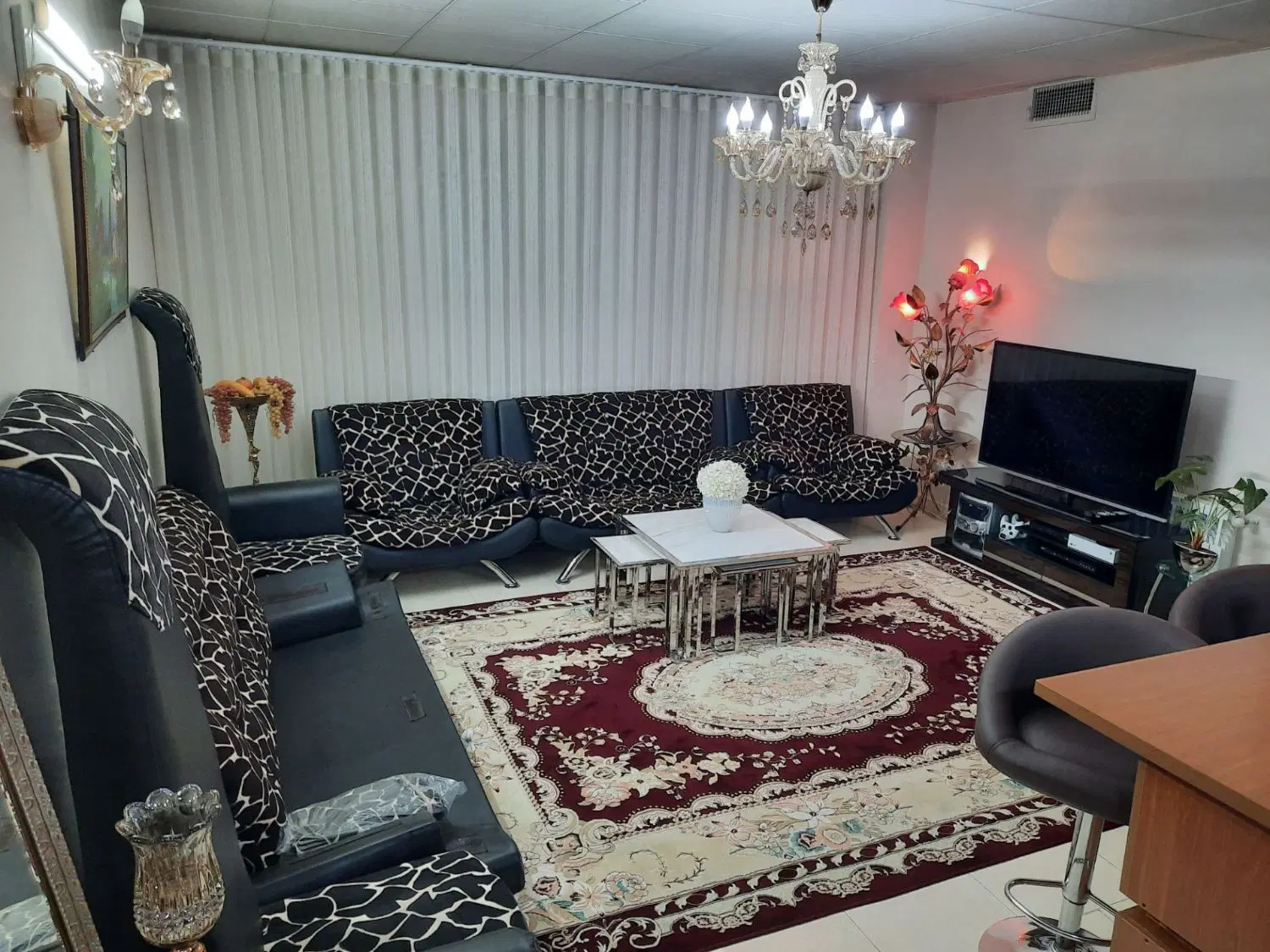 آپارتمان طبقه سوم مهرگان