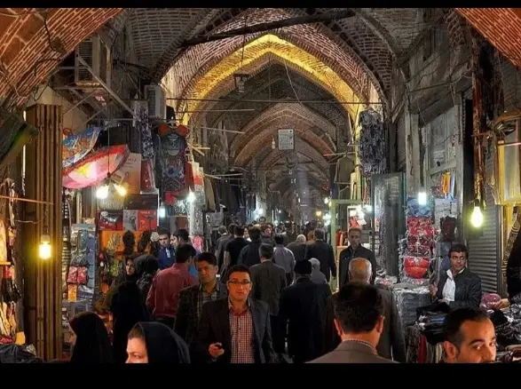 مغازه تمام رهن در بازار سرپوشیده بورس پوشاک