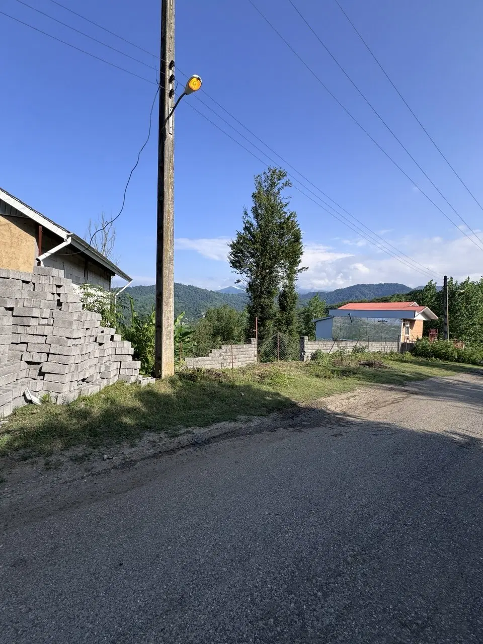 ۸۶۰ متر زمین مسکونی دور دیوارکشی شده