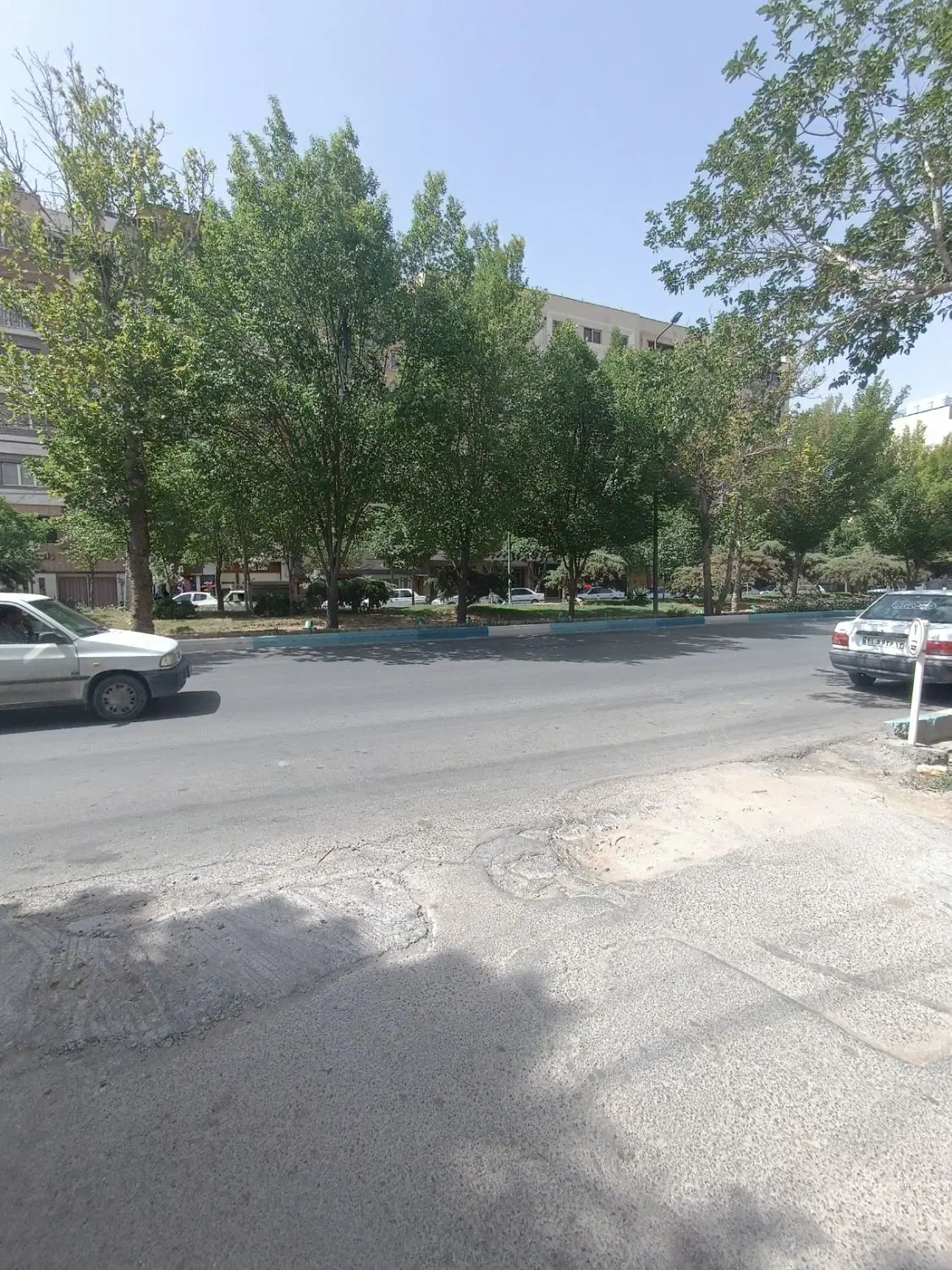منزل ویلایی600متر_2نبش22متر برکاشانی4 الی5 ارتفاع