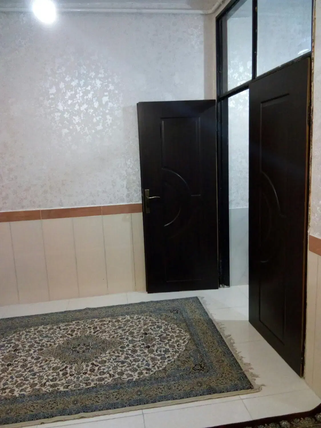 خانه ویلایی 100متری ماشین رو  بلوار طاق بستان