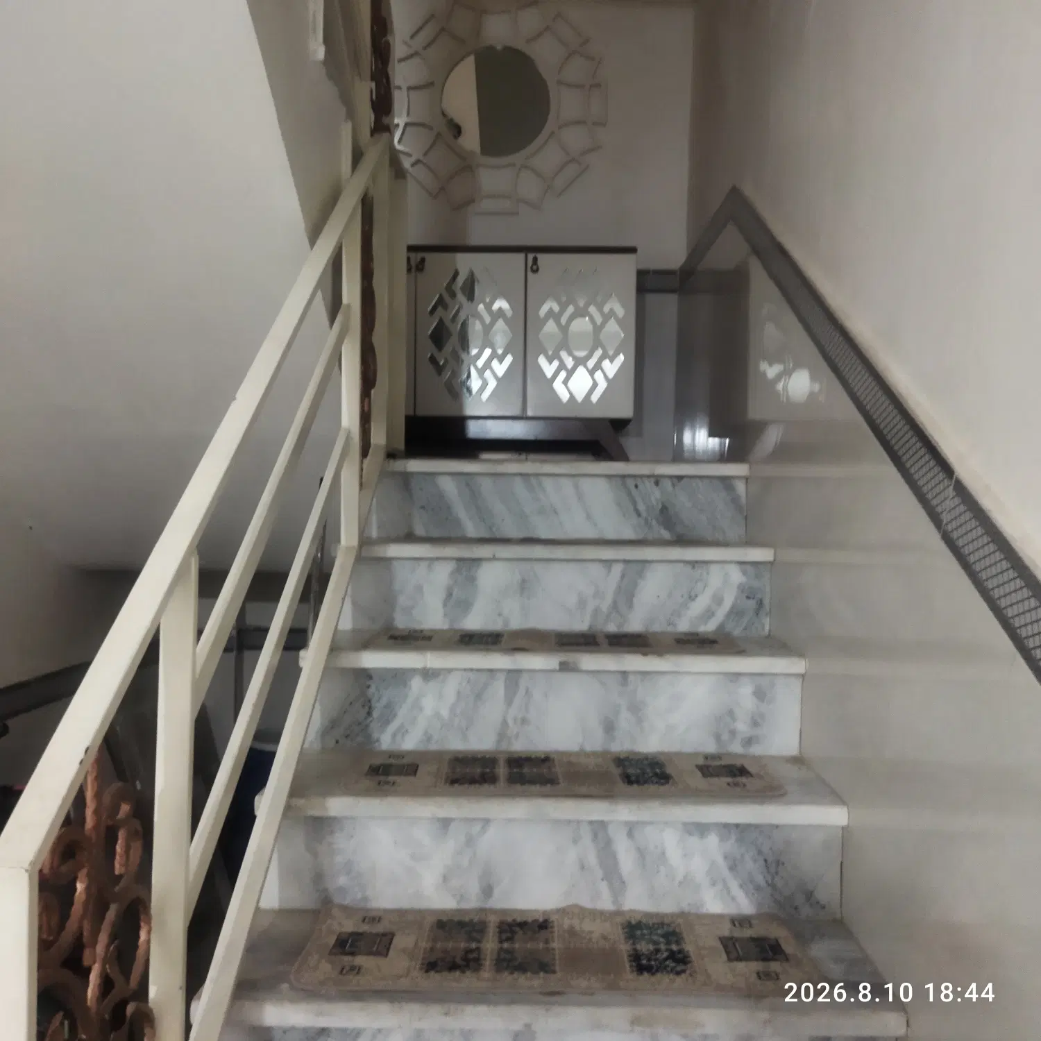 خانه مسکونی دو طبقه