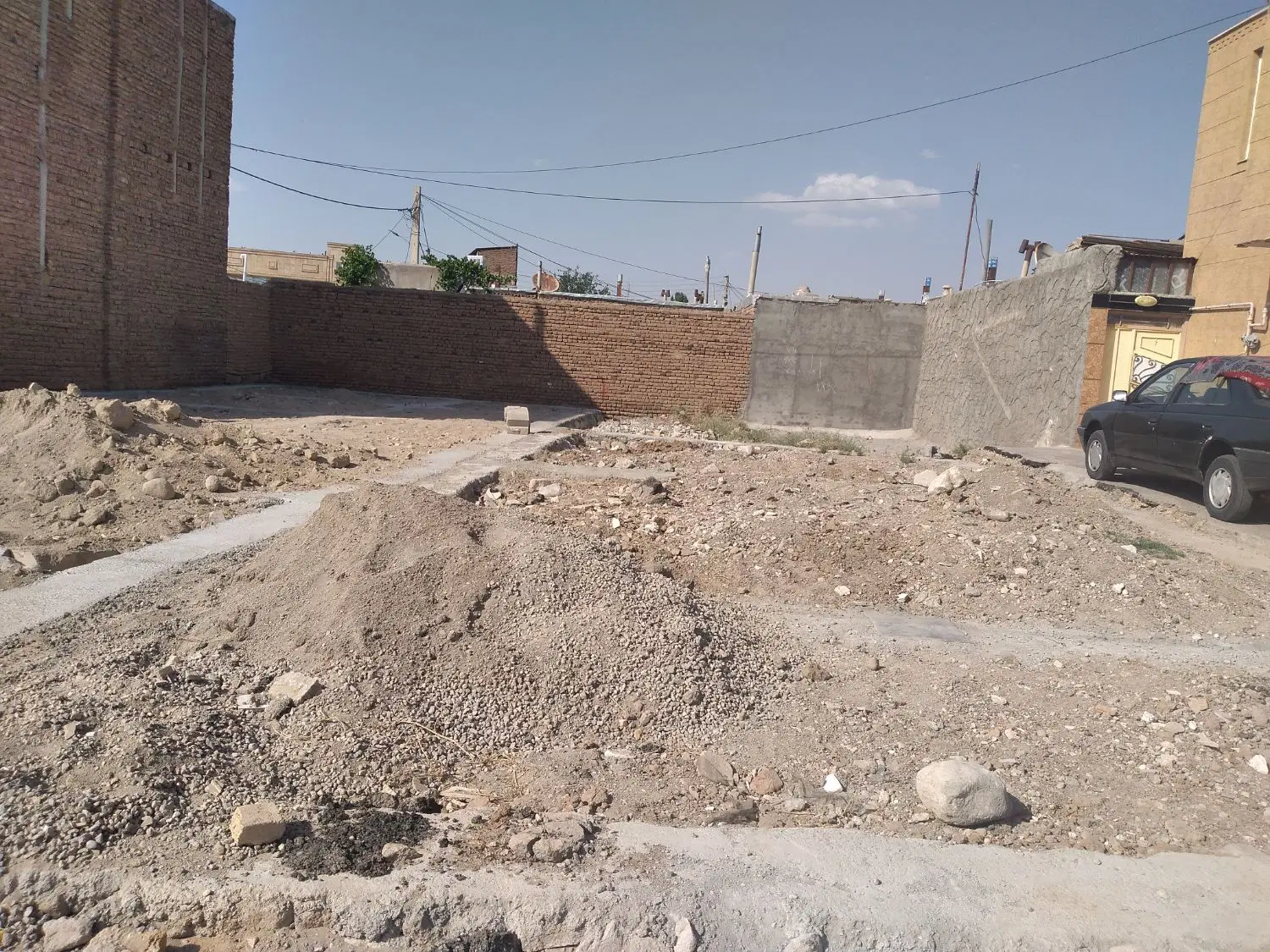 زمین دو بر ۹۵ متری