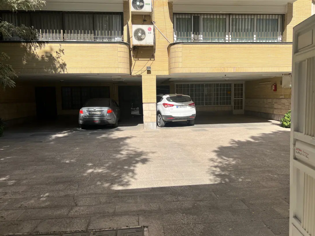 منزل بلوار رضا رضا ۱۰پلاک ۷۳ زنگ اول طبقه اول