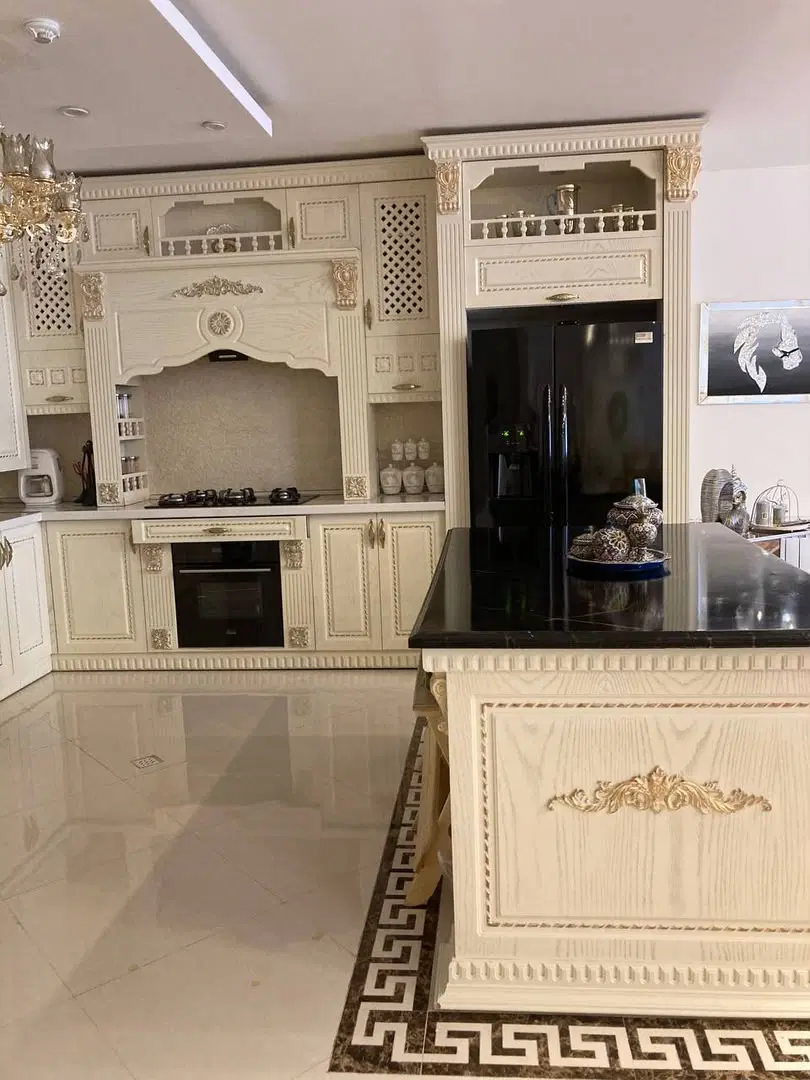 آپارتمان350مترزیربنامفیدبا80مترتراس ویوابدی فرامرز