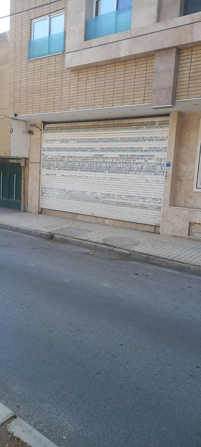دو باب مغازه تجاری
