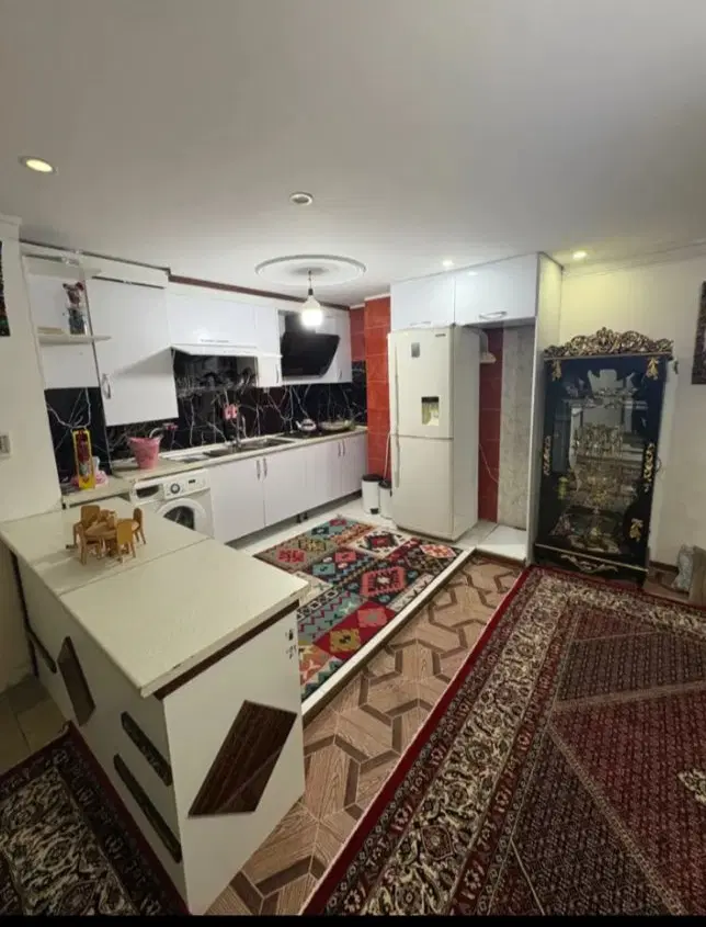 ۶۷متر _بر خیابان اصلی _یک خواب