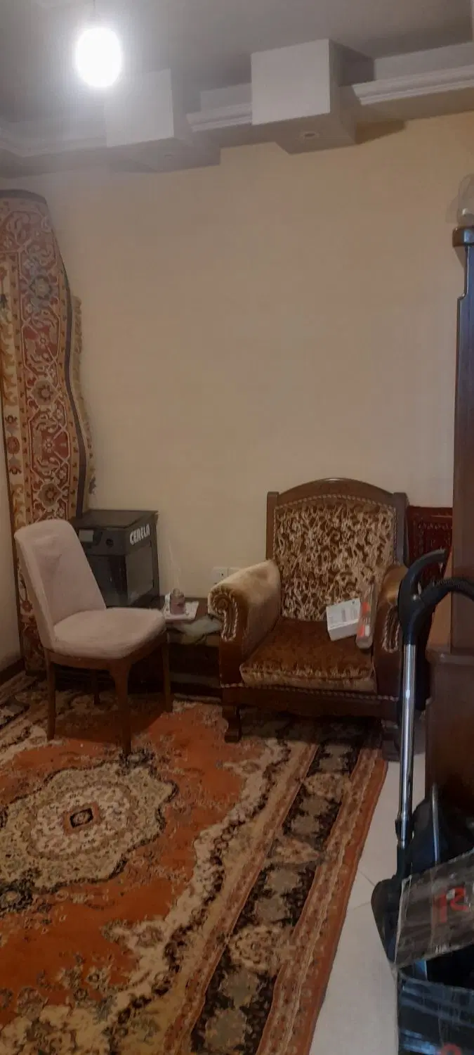 ۶۰ متر+۱۲مترانباری باپارکینگ طبقه۲و۴جنب متروتوحید
